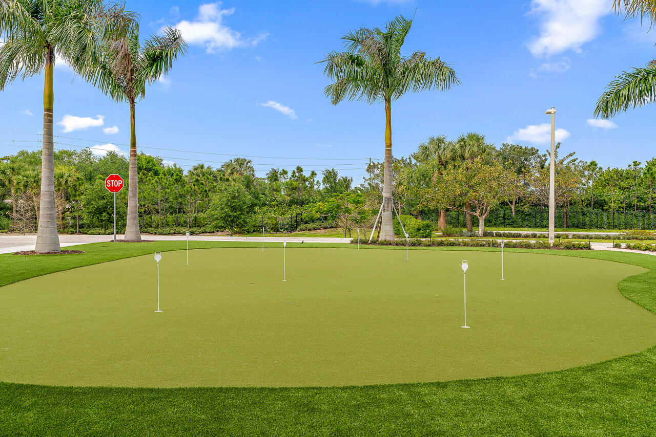 2700 Donald Ross Road, Unit 306 Palm Beach Gardens, FL 33410 - Photo 34 of 43 Putting Green