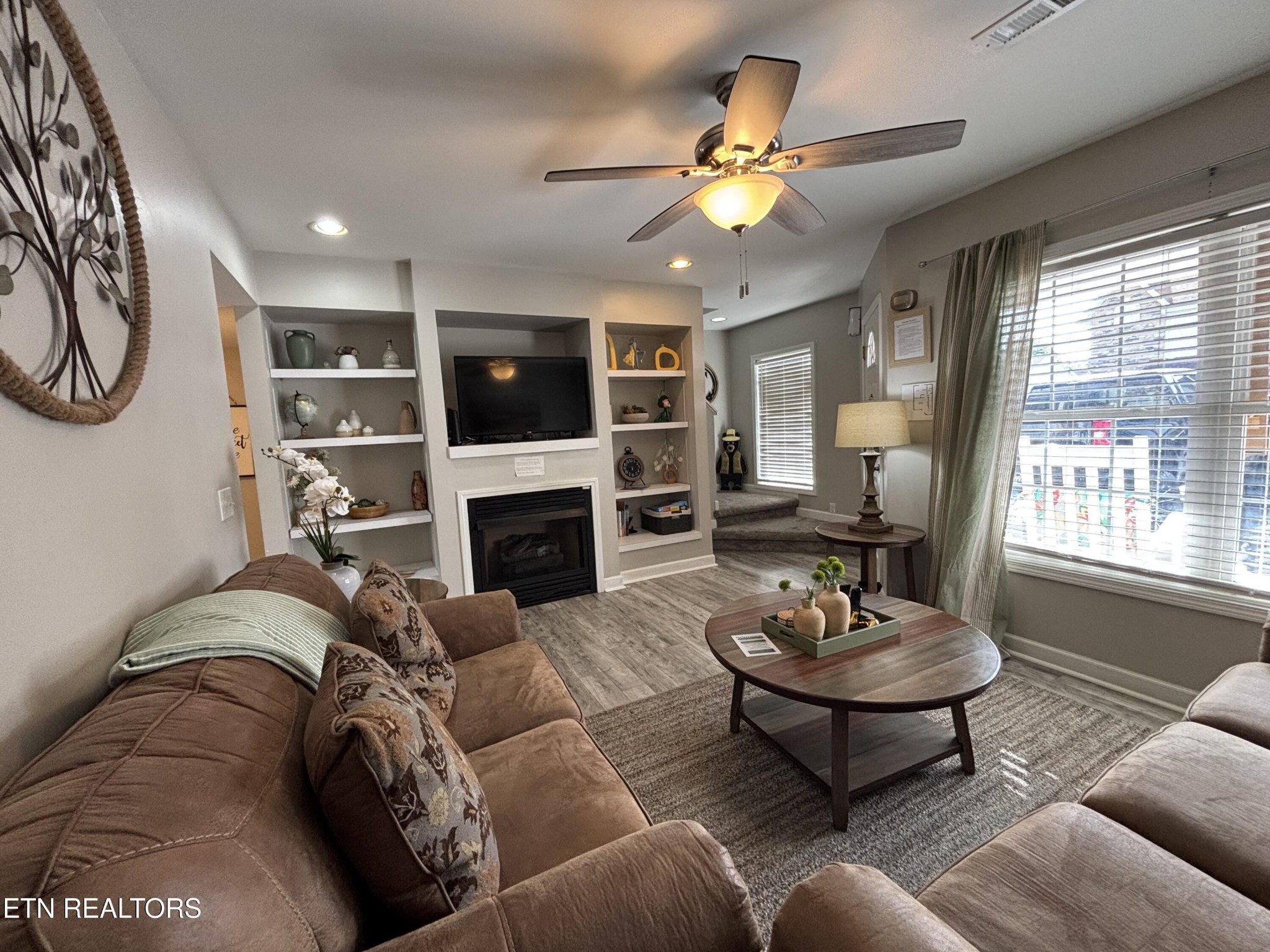 537 Orch Vly Way Pigeon Forge, TN 37862 - Photo 2 of 28