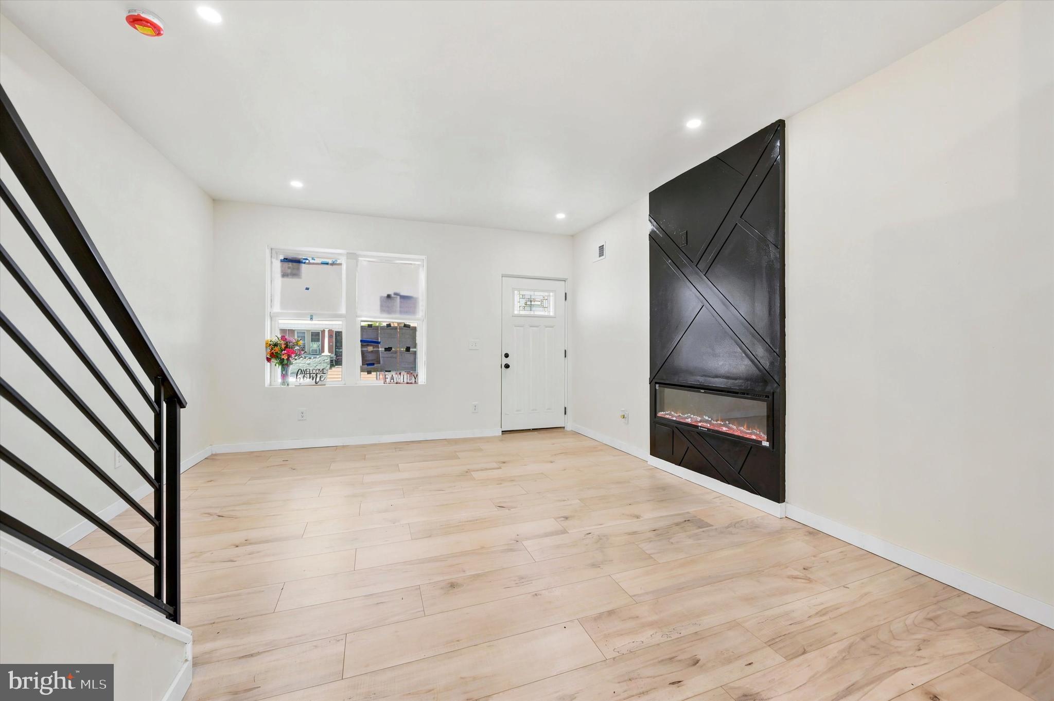 1445 North 60th Street Philadelphia, PA 19151 - Photo 4 of 29 LIVING ROOM