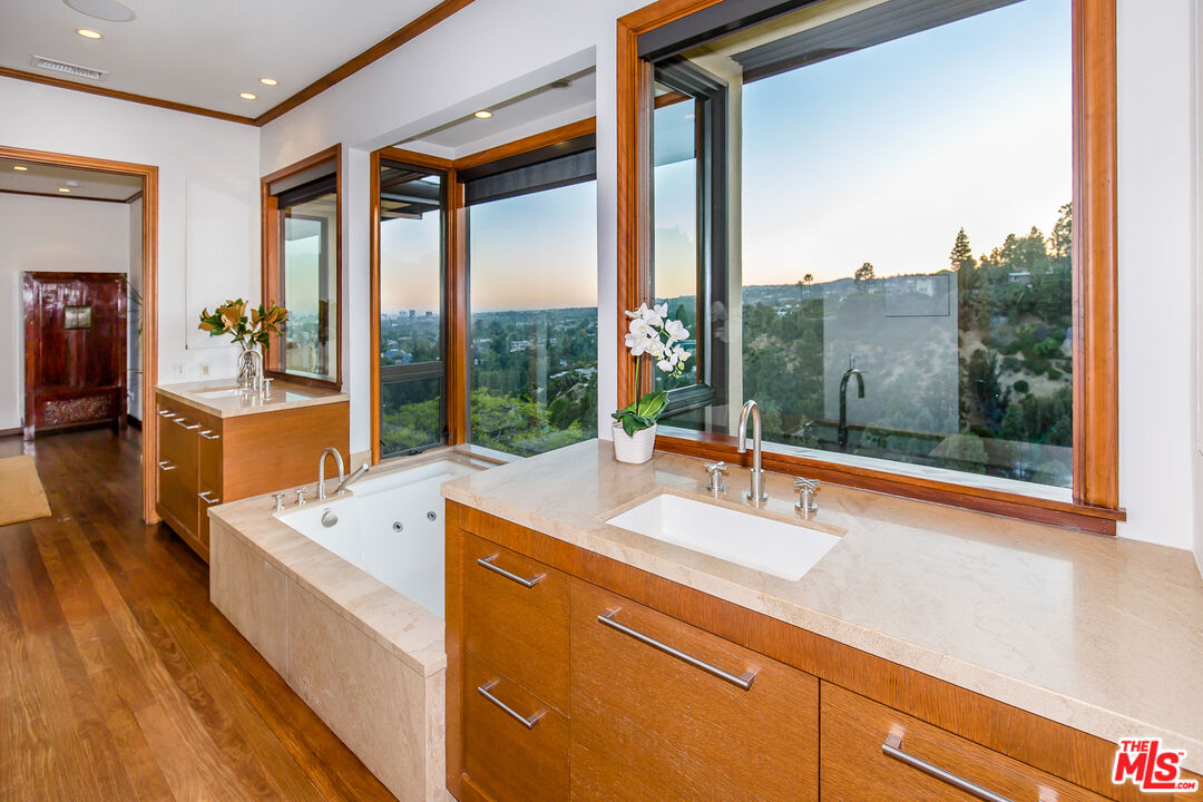1131 Miradero Road Beverly Hills, CA 90210 - Photo 22 of 42