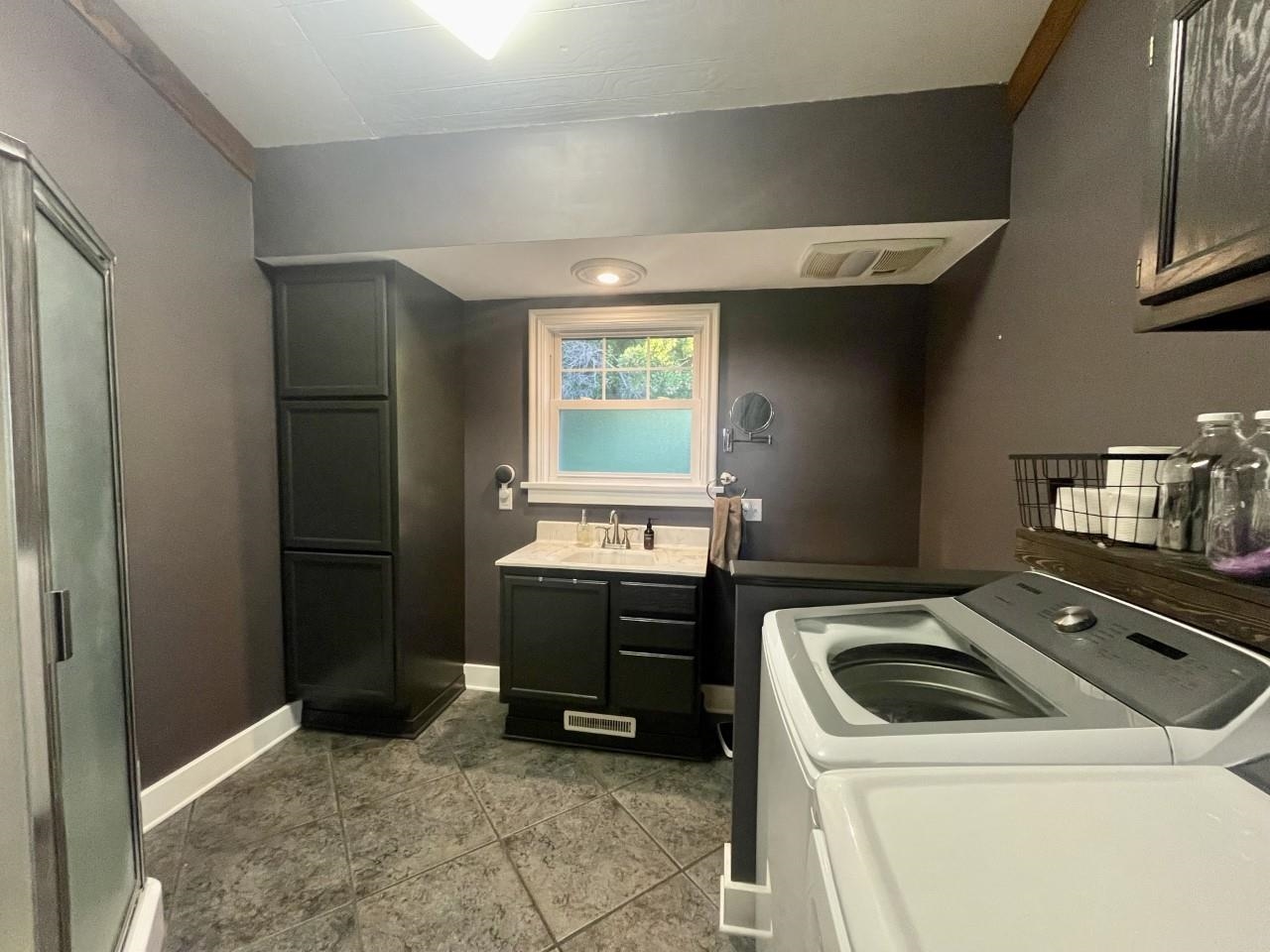 3669 Scenic Bluff Road Thomson, IL 61285 - Photo 10 of 38 a utility room with washer and dryer