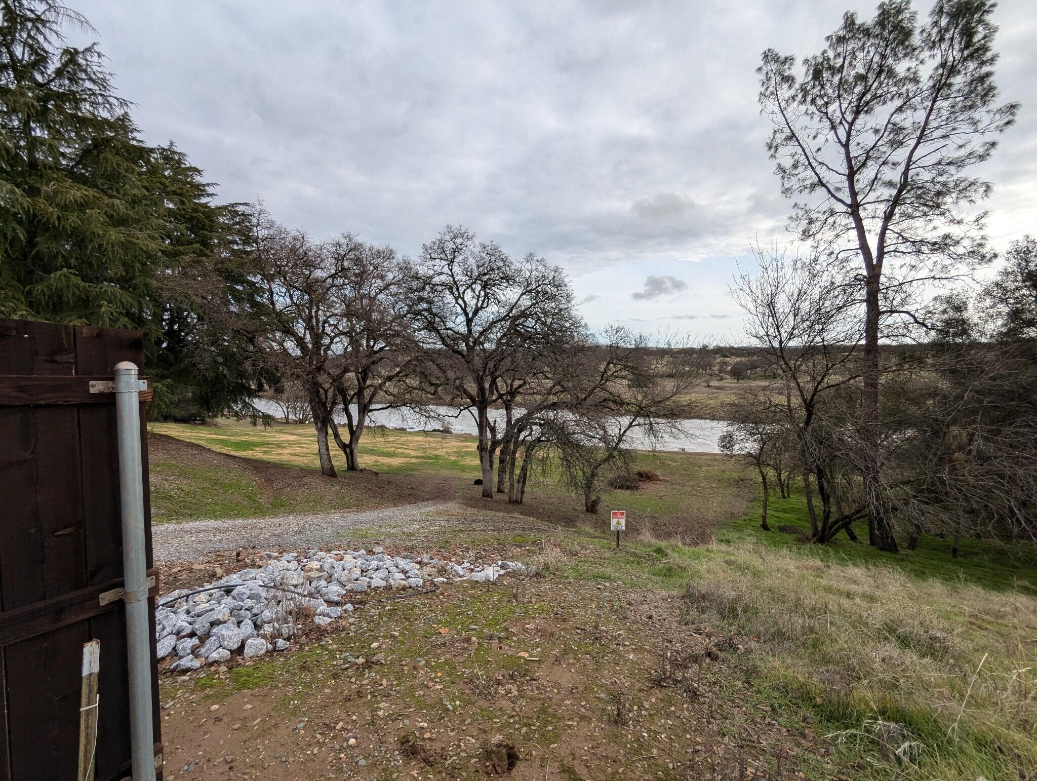 22363 Canta Del Rio Lane Red Bluff, CA 96080 - Photo 3 of 13 a view of a yard with wooden fence