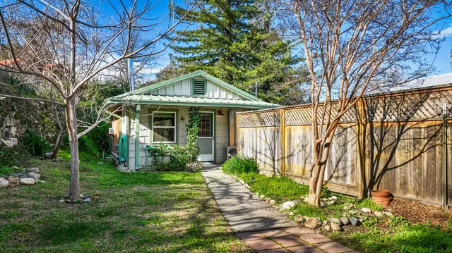 a view of a small yard in front of a house
