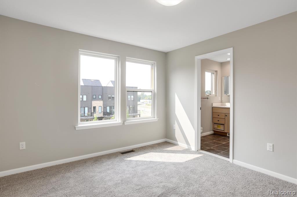 1048 Hampton Circle, Unit 4 Detroit, MI 48236 - Photo 30 of 38