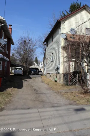 $1,200 | 2017 Rigg Street, Unit 1, Dunmore, PA 18512