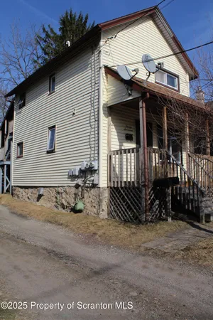 $1,200 | 2017 Rigg Street, Unit 1, Dunmore, PA 18512