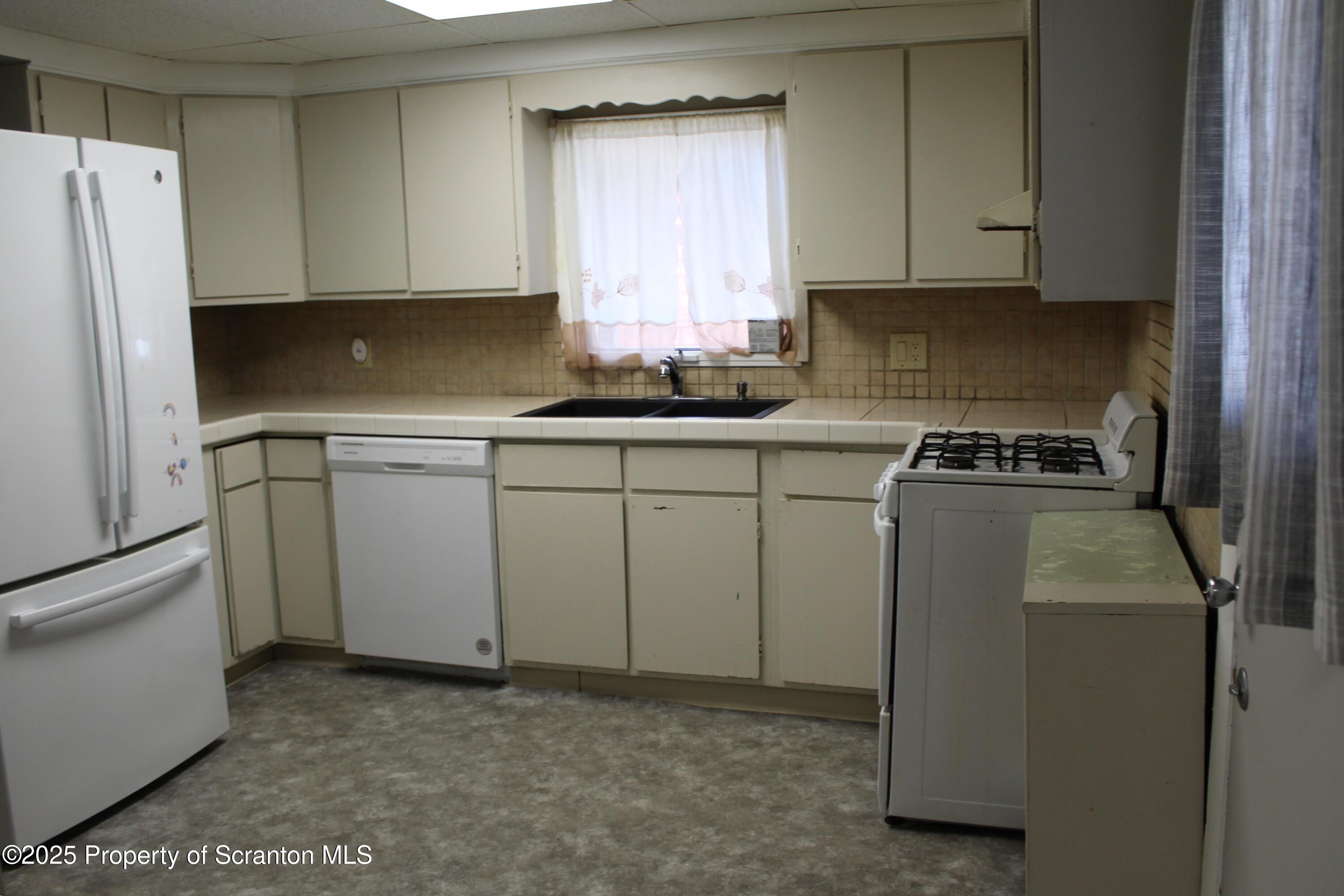 2017 Rigg Street, Unit 1 Dunmore, PA 18512 - Photo 2 of 13 Kitchen