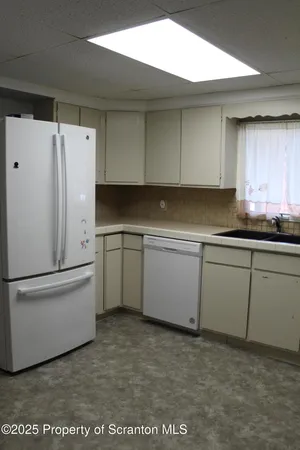 $1,200 | 2017 Rigg Street, Unit 1, Dunmore, PA 18512