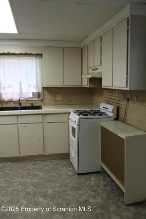 $1,200 | 2017 Rigg Street, Unit 1, Dunmore, PA 18512