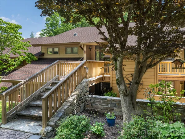 $300,000 | 112 Live Oak Lane, Hendersonville, NC 28791