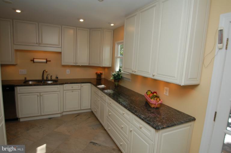 6108 Lorcom Court Springfield, VA 22152 - Photo 1 of 30 Kitchen