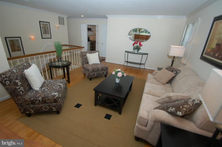 6108 Lorcom Court Springfield, VA 22152 - Photo 2 of 30 Living Room