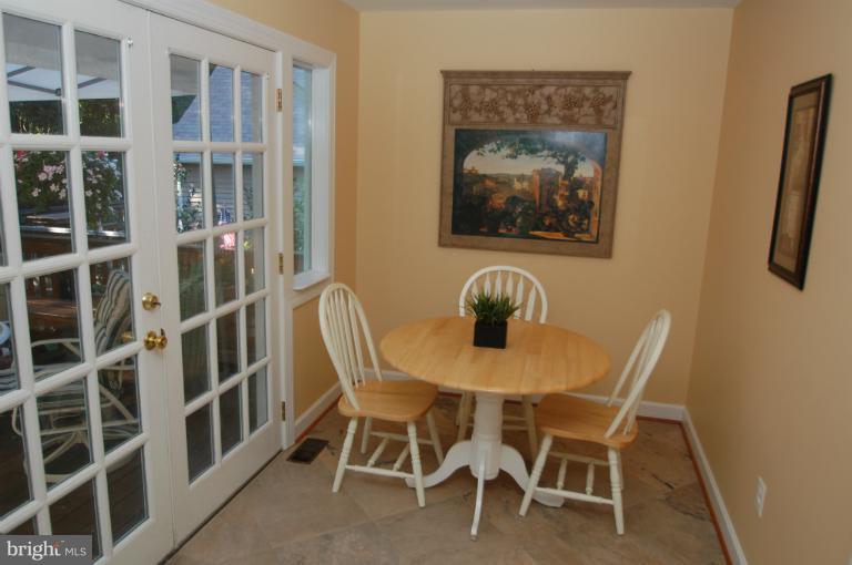6108 Lorcom Court Springfield, VA 22152 - Photo 18 of 30 Breakfast Area