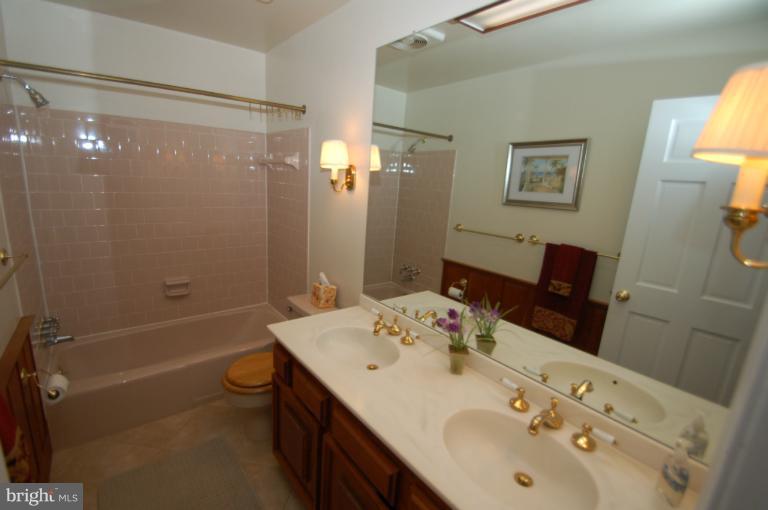 6108 Lorcom Court Springfield, VA 22152 - Photo 20 of 30 Bath