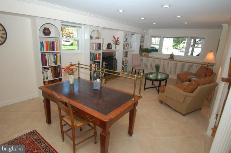 6108 Lorcom Court Springfield, VA 22152 - Photo 4 of 30 Family Room