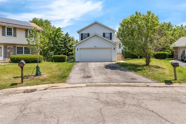 $2,975 | 305 Elwood Court, Westmont, IL 60559