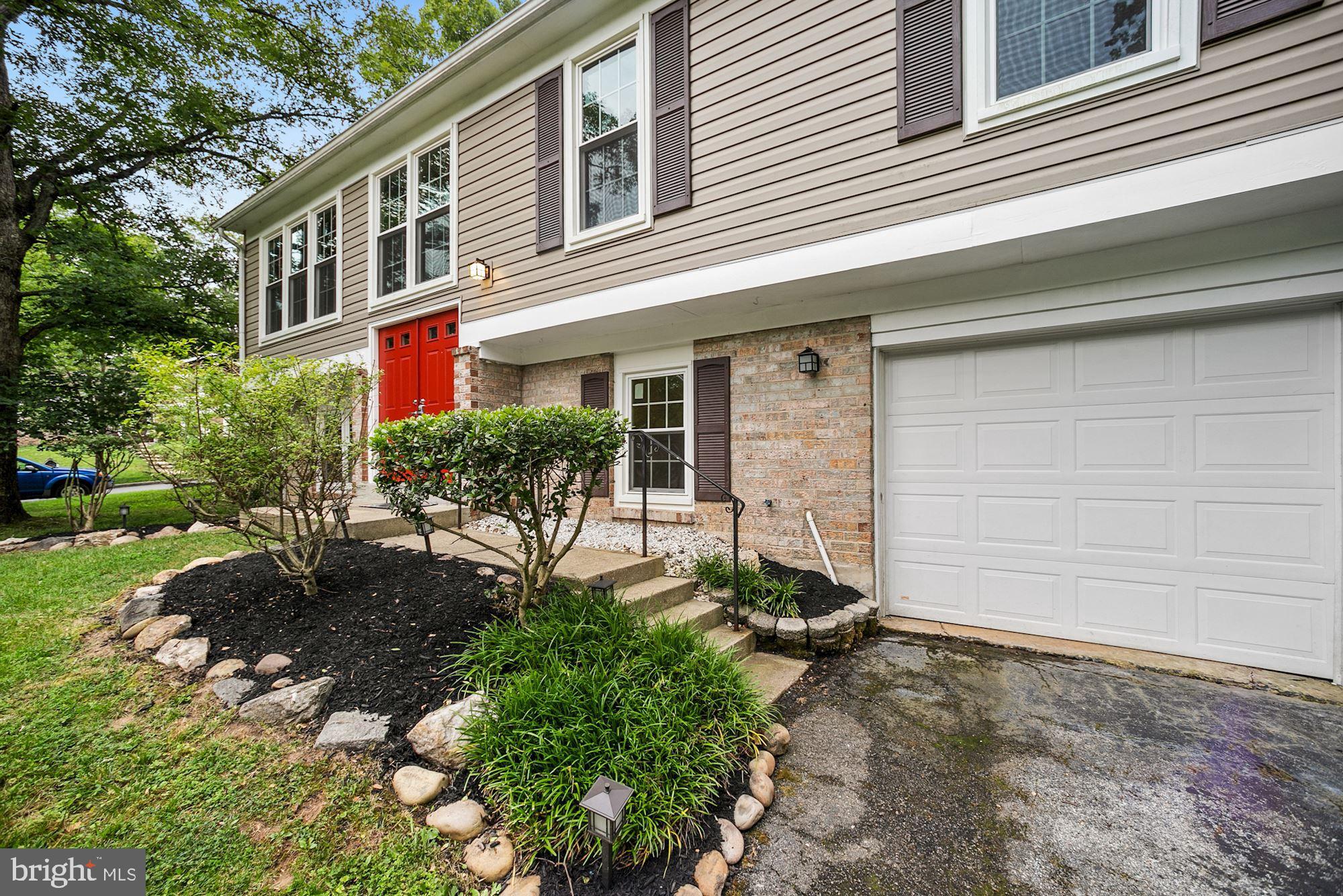 8429 Oak Stream Drive Laurel, MD 20708 - Photo 4 of 37 Gallery Image 4