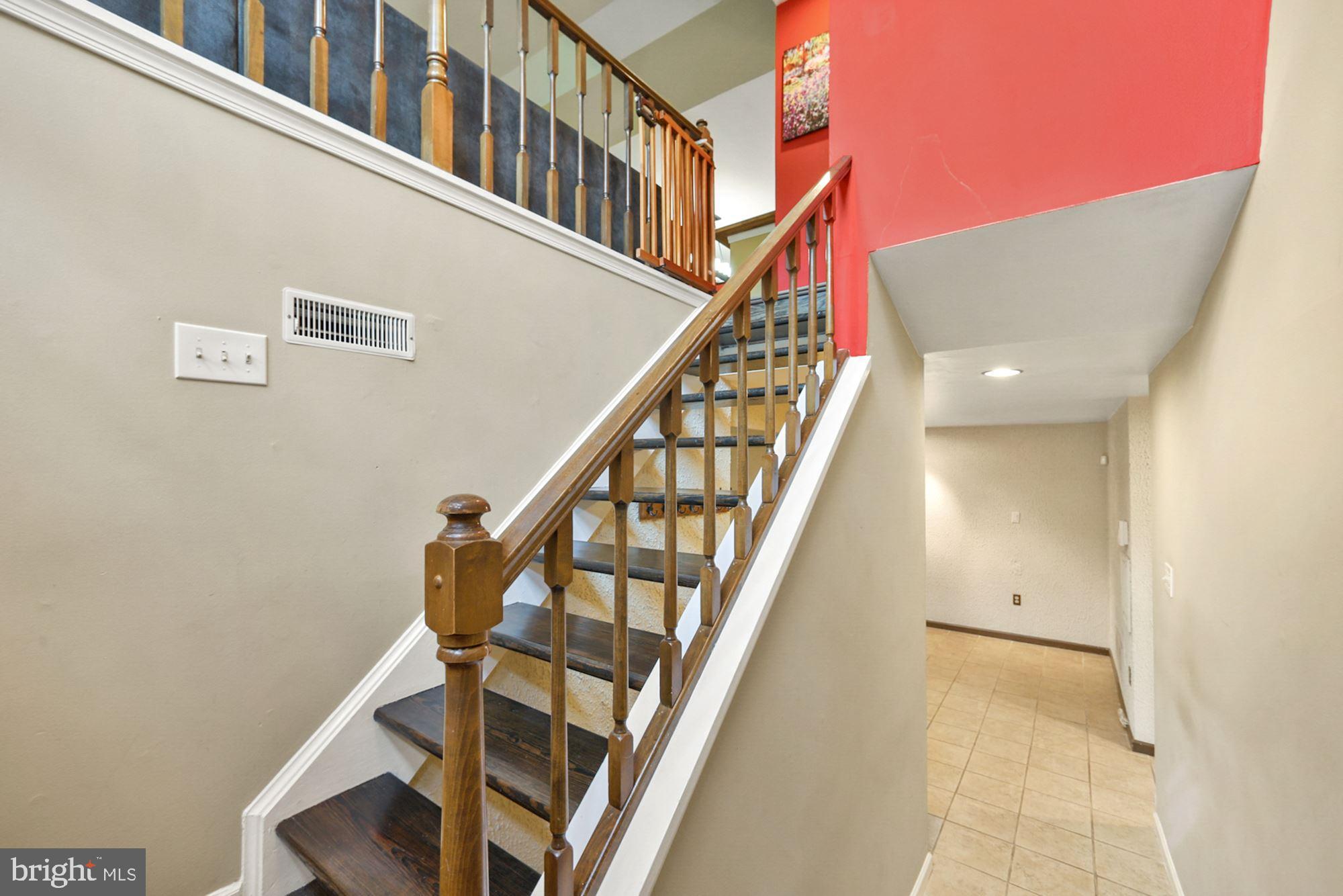 8429 Oak Stream Drive Laurel, MD 20708 - Photo 5 of 37 Entry