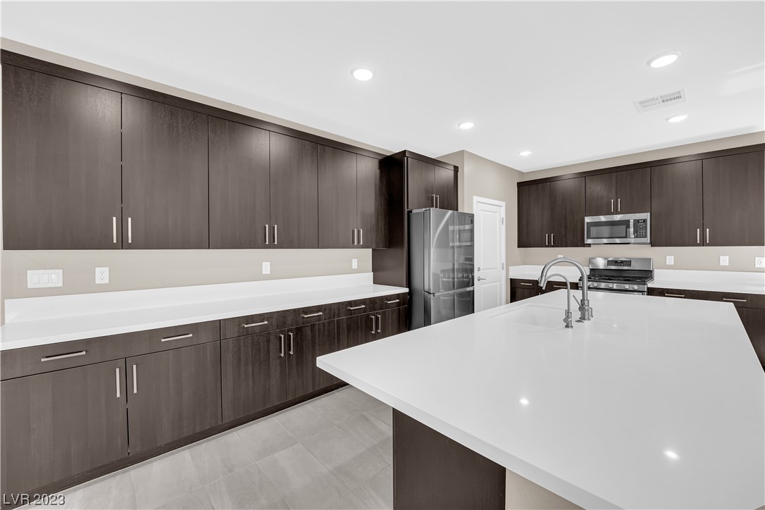 537 Monarch Ridge Court North Las Vegas, NV 89084 - Photo 12 of 38