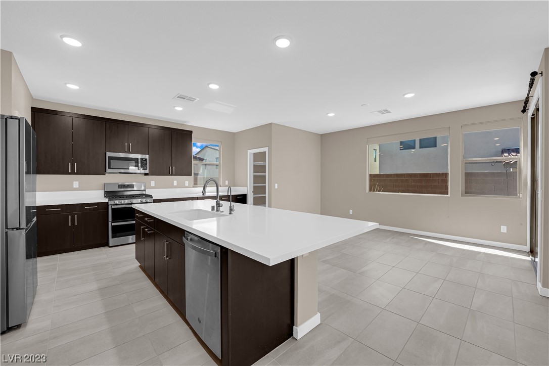 537 Monarch Ridge Court North Las Vegas, NV 89084 - Photo 13 of 38