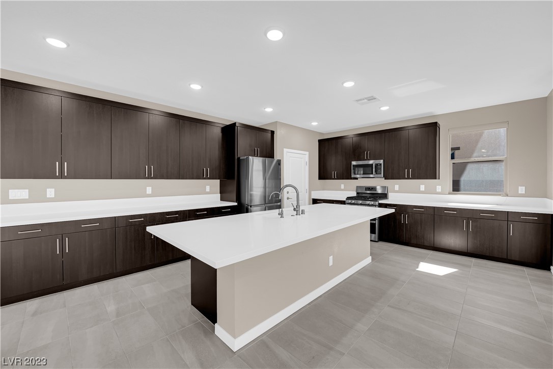 537 Monarch Ridge Court North Las Vegas, NV 89084 - Photo 5 of 38