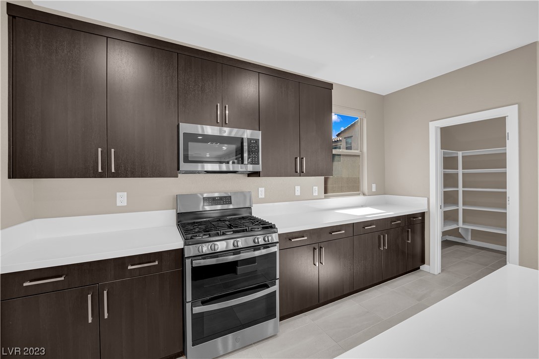 537 Monarch Ridge Court North Las Vegas, NV 89084 - Photo 7 of 38