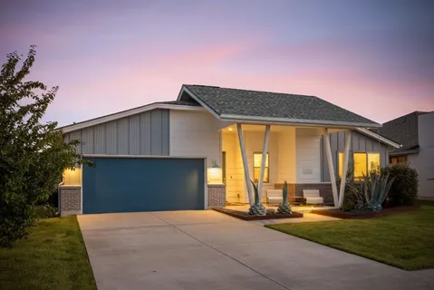 a front view of house with garage and yard