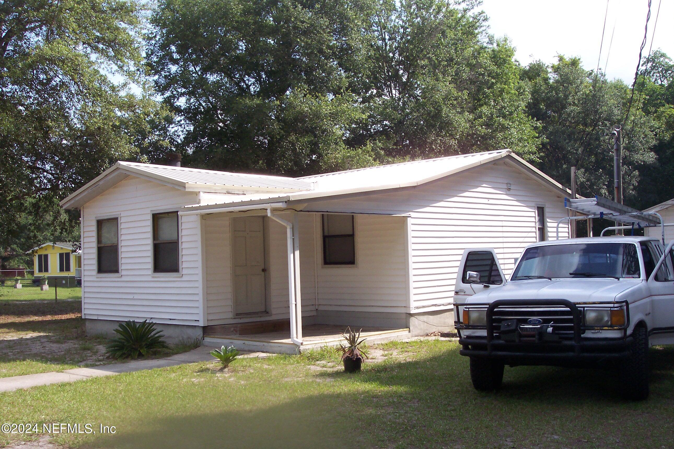 95182 Santa Juana Road Fernandina Beach, FL 32034 - Photo 1 of 20 a view of a white house and a car parked in front of it