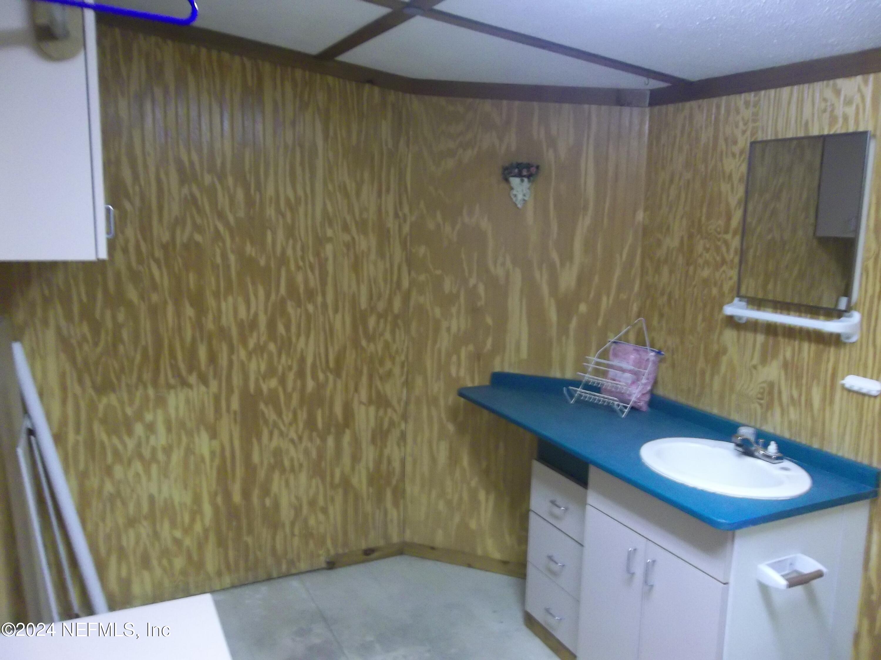 95182 Santa Juana Road Fernandina Beach, FL 32034 - Photo 16 of 20 a bathroom with a sink toilet and shower