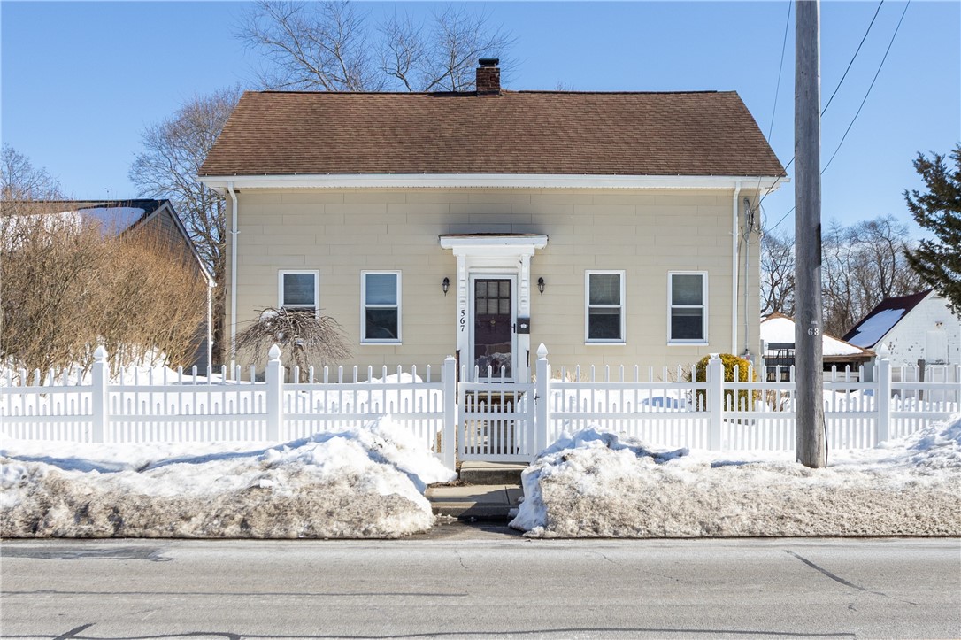 567 Providence Street Warwick, RI 02886 - Photo 1 of 15 Exterior Front