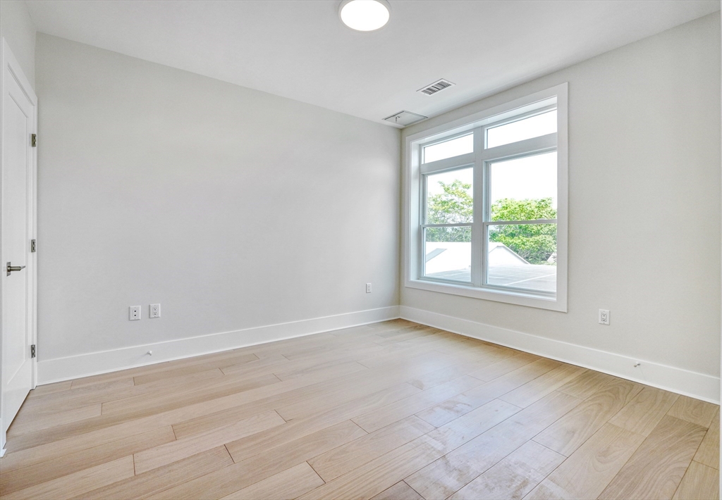 62 Foundry Street, Unit 305 Wakefield, MA 01880 - Photo 10 of 39