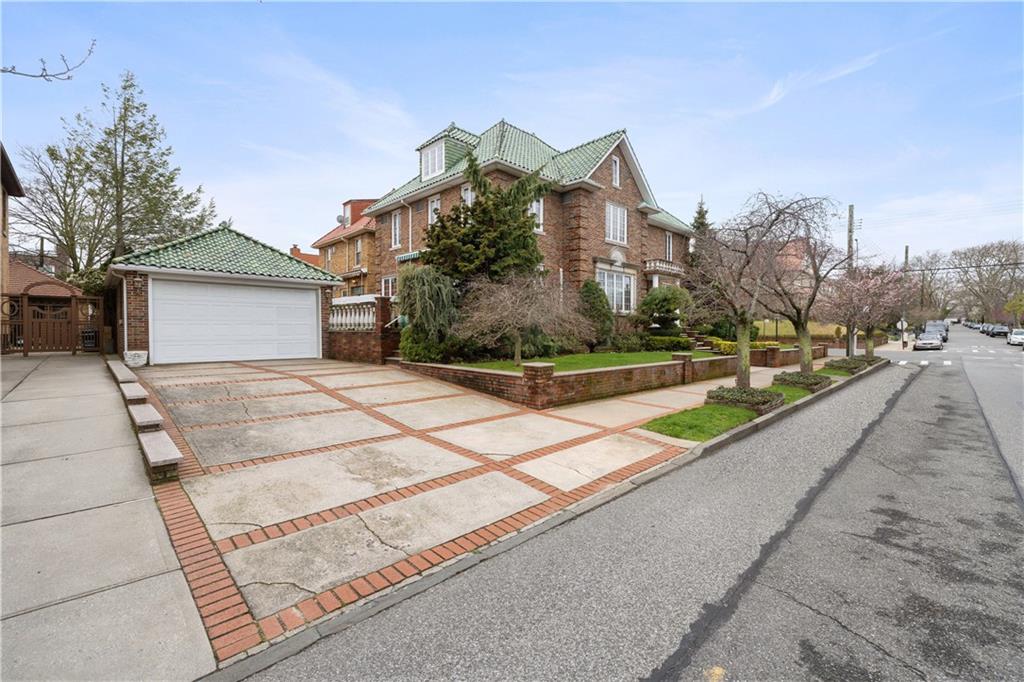 8101 Colonial Road Brooklyn, NY 11209 - Photo 5 of 27 Gallery Image 5