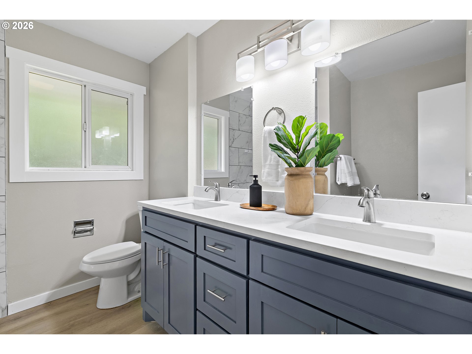 1422 Southwest Hensley Road Troutdale, OR 97060 - Photo 17 of 27 Bathroom