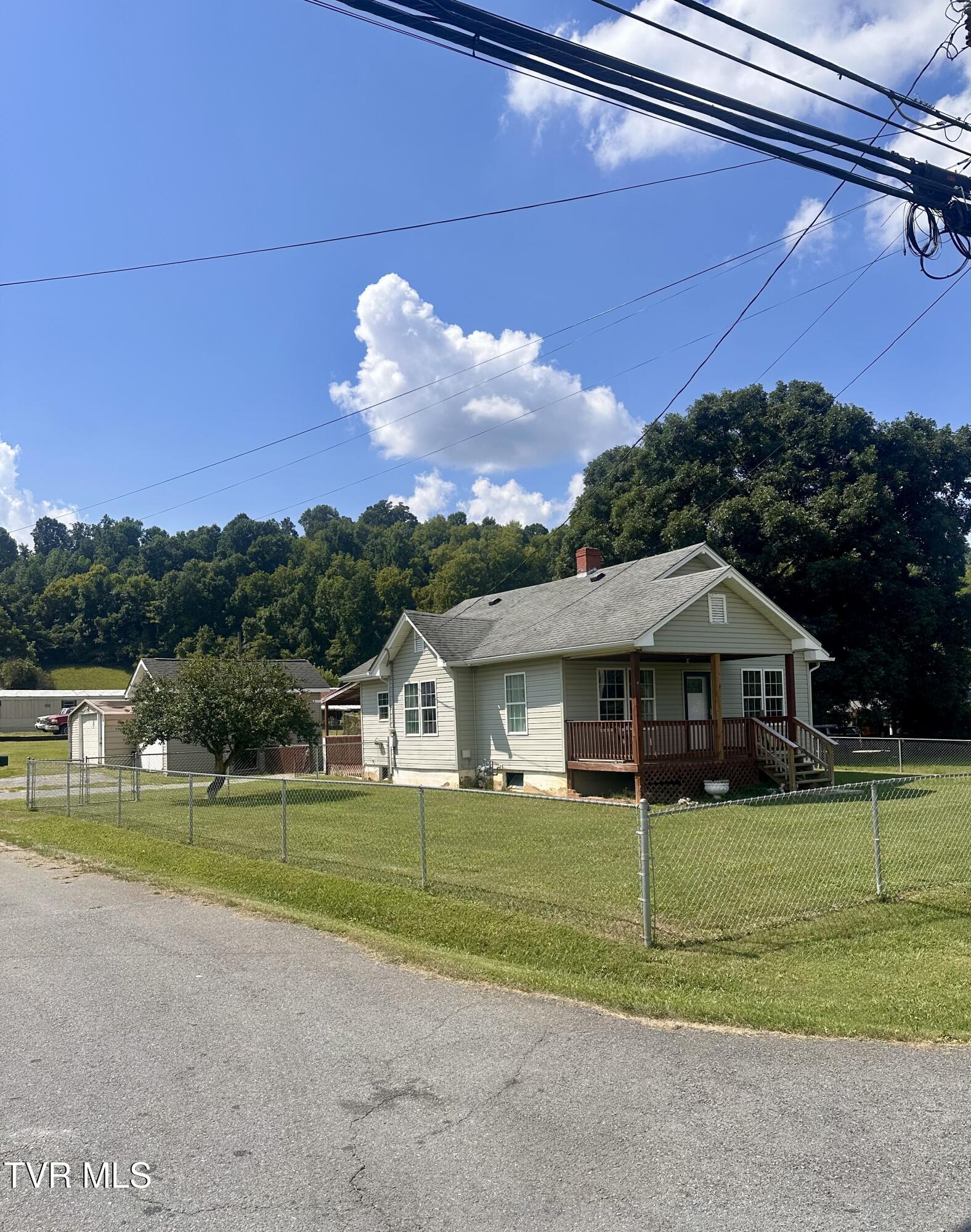 2204 State Line Road Elizabethton, TN 37643 - Photo 8 of 42 side view
