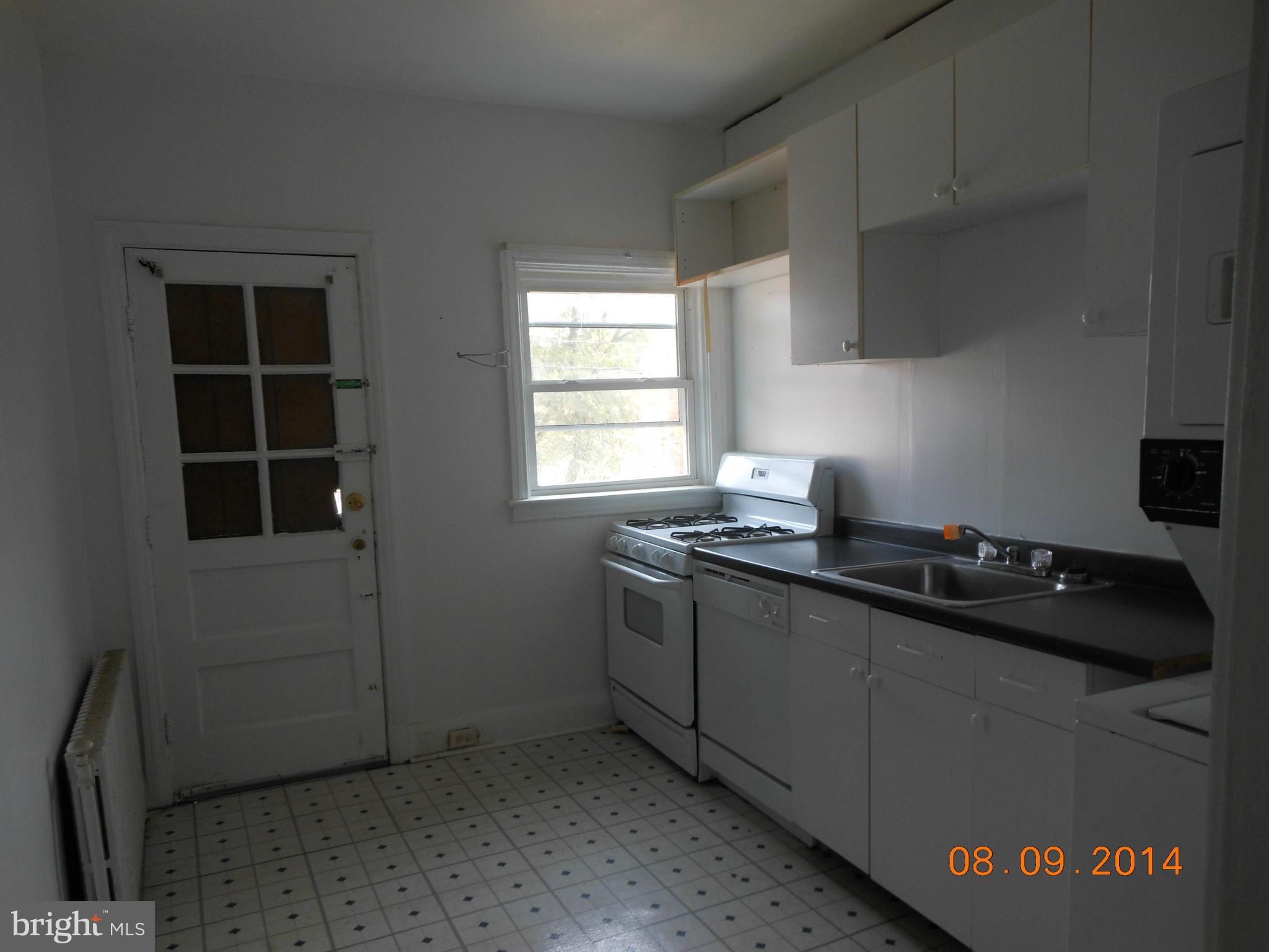4006 Woodridge Road Baltimore, MD 21229 - Photo 4 of 7 Kitchen