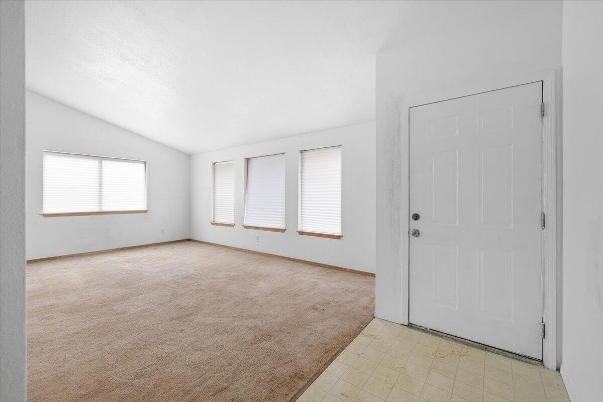 1312 Thomas Road Medford, OR 97501 - Photo 6 of 25 08-CI_9920