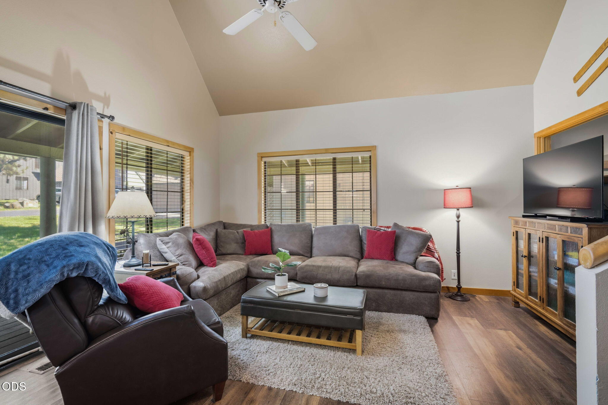 57499 Circle 4 Cabin Road, Unit 26 Sunriver, OR 97707 - Photo 10 of 44
