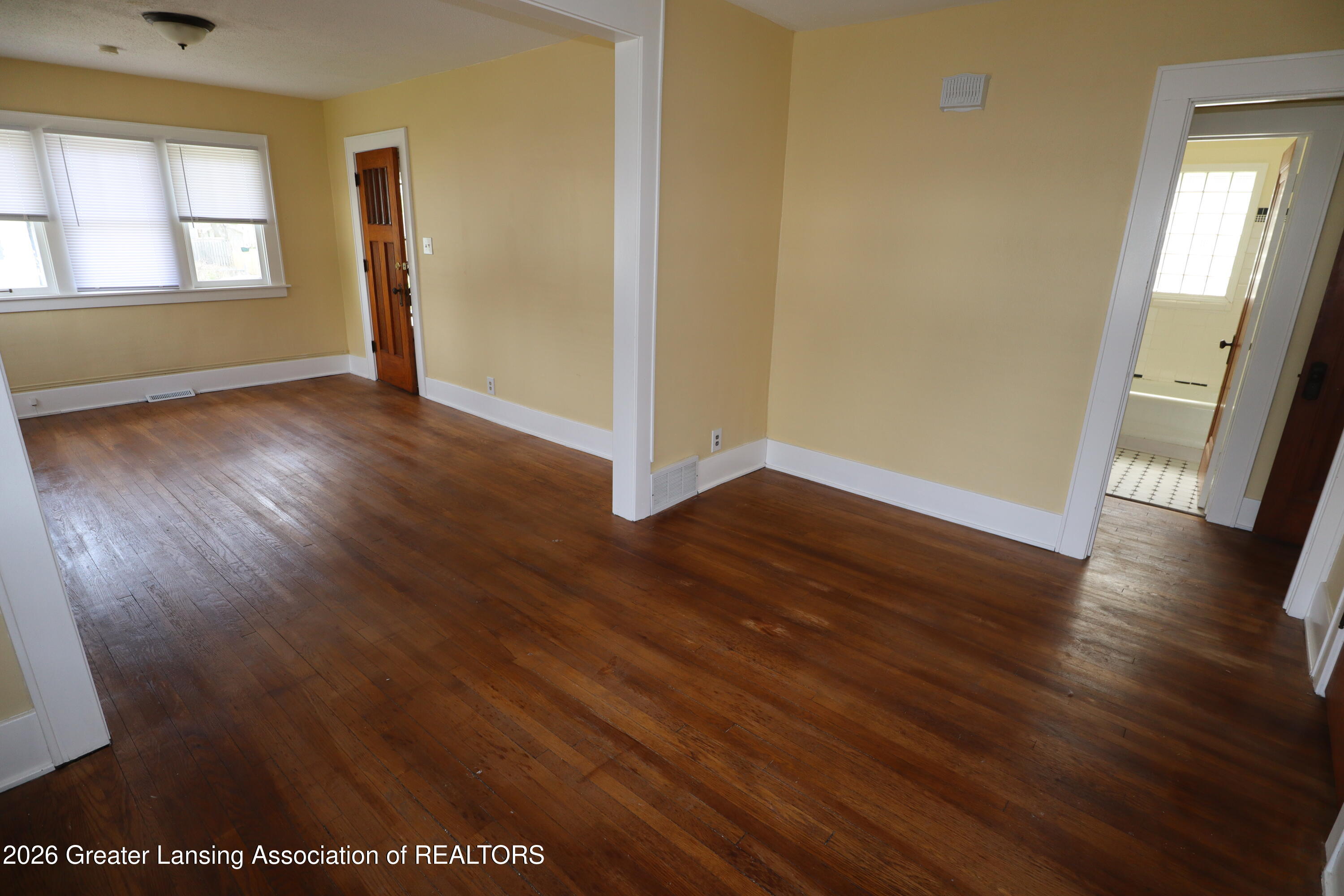 2104 South Rundle Avenue Lansing, MI 48910 - Photo 7 of 28 IMG_3996