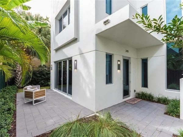 $9,995 | 240 Shore Court, Lauderdale-by-the-Sea, FL 33308