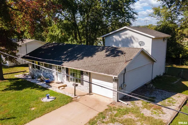 $165,000 | 1206 West Goodall Street, Marion, IL 62959