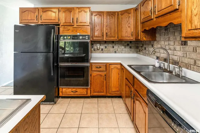 $165,000 | 1206 West Goodall Street, Marion, IL 62959