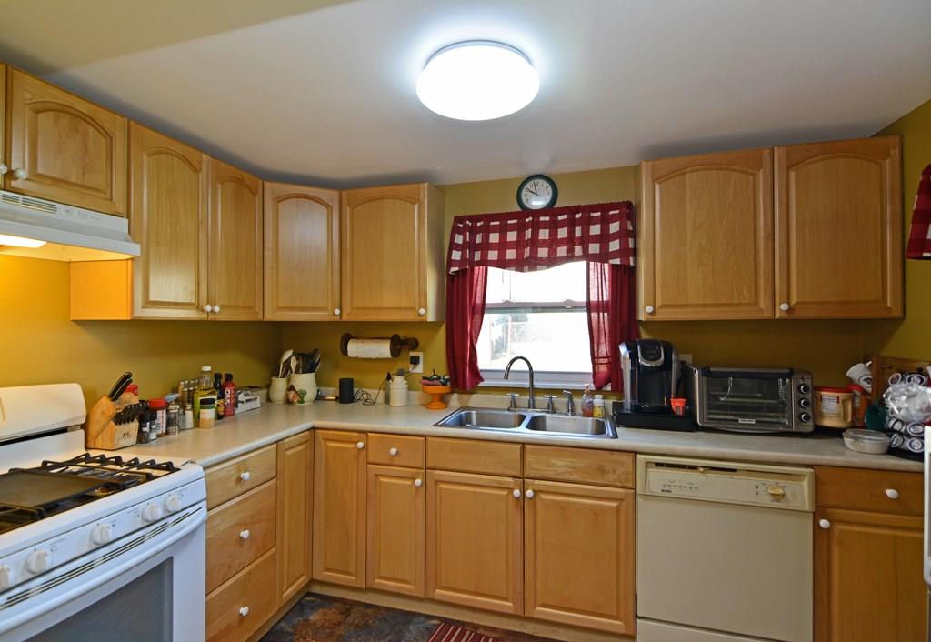 561 Keystone Street Pittsburgh, PA 15215 - Photo 6 of 10 The well-equipped kitchen includes all appliances.