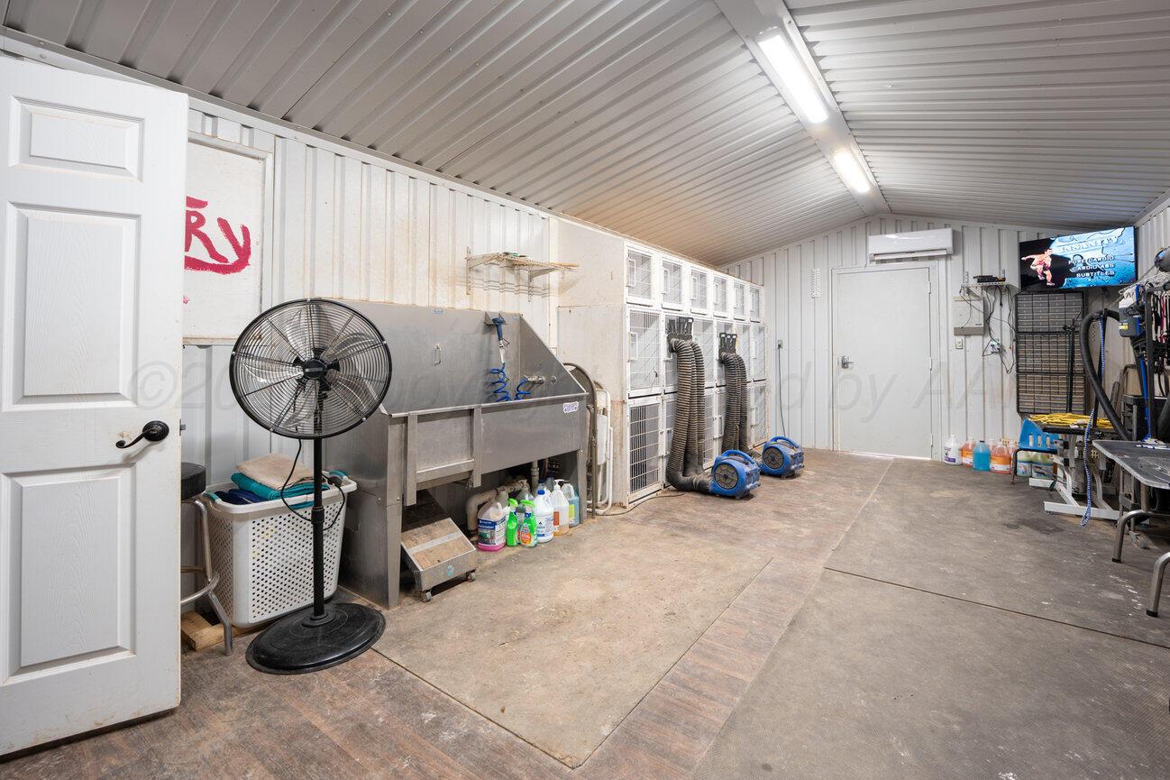 693 County Road 24 Muleshoe, TX 79347 - Photo 54 of 98 Grooming Area