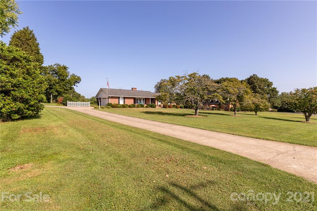 309 North Roxford Road Kings Mountain, NC 28086 - Photo 2 of 29 Gallery Image 2