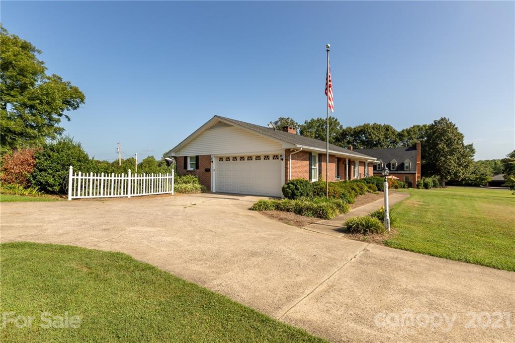 309 North Roxford Road Kings Mountain, NC 28086 - Photo 3 of 29 Gallery Image 3