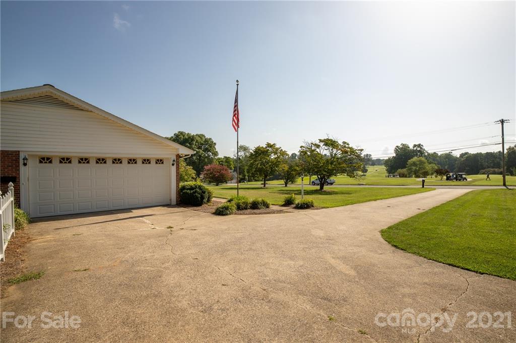 309 North Roxford Road Kings Mountain, NC 28086 - Photo 4 of 29 Gallery Image 4