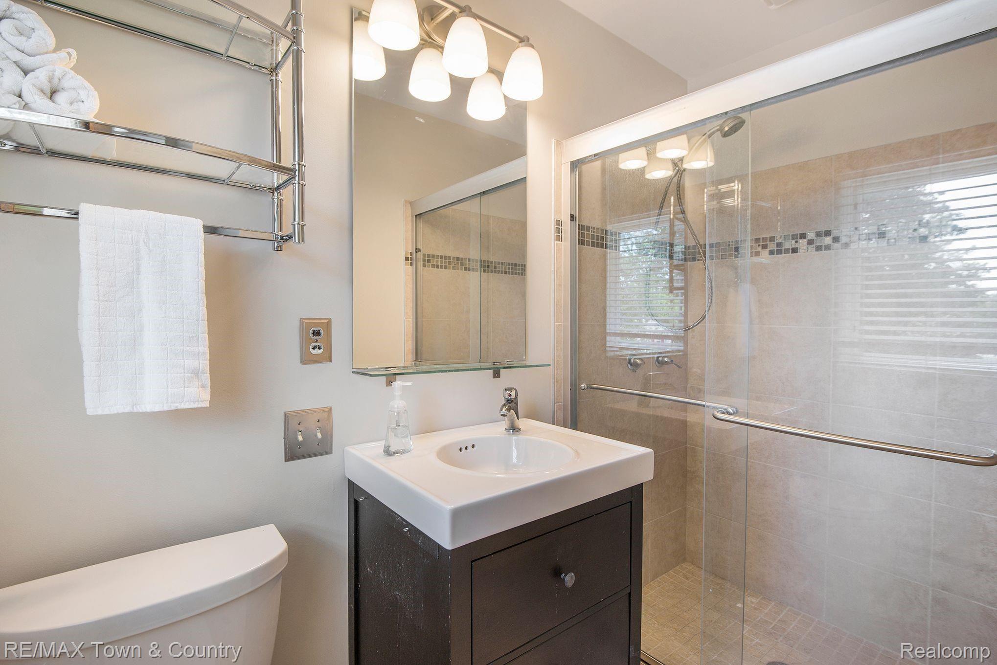 7214 Carpenter Road Flushing, MI 48433 - Photo 17 of 42 0awSipjw.jpeg