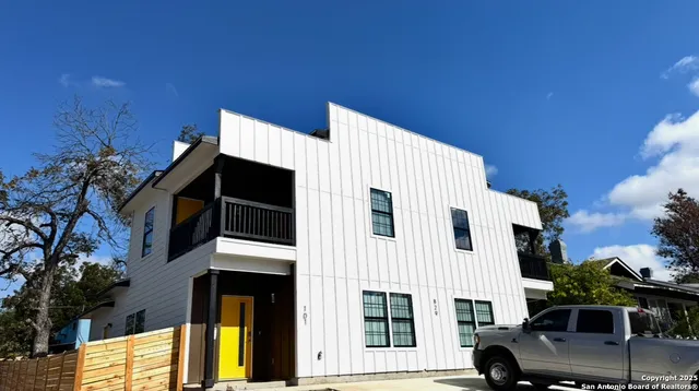 $1,995 | 829 Kayton Avenue, Unit 102, San Antonio, TX 78210