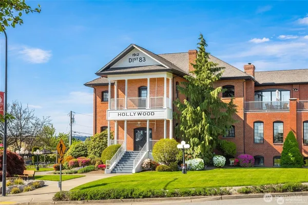 $3,950 | 17730 164th Avenue Northeast, Woodinville, WA 98072