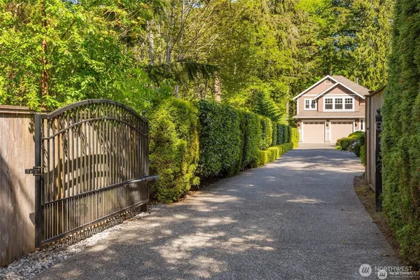 $3,950 | 17730 164th Avenue Northeast, Woodinville, WA 98072